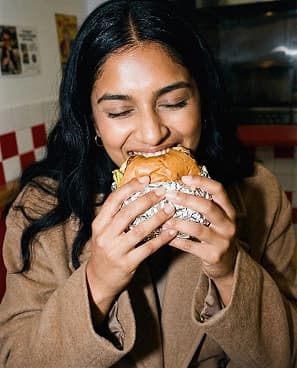 CRAV Burger takeaway packaging in Berlin