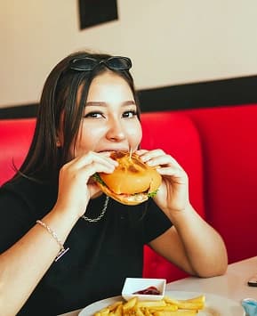 CRAV Burger takeaway packaging in Tokyo